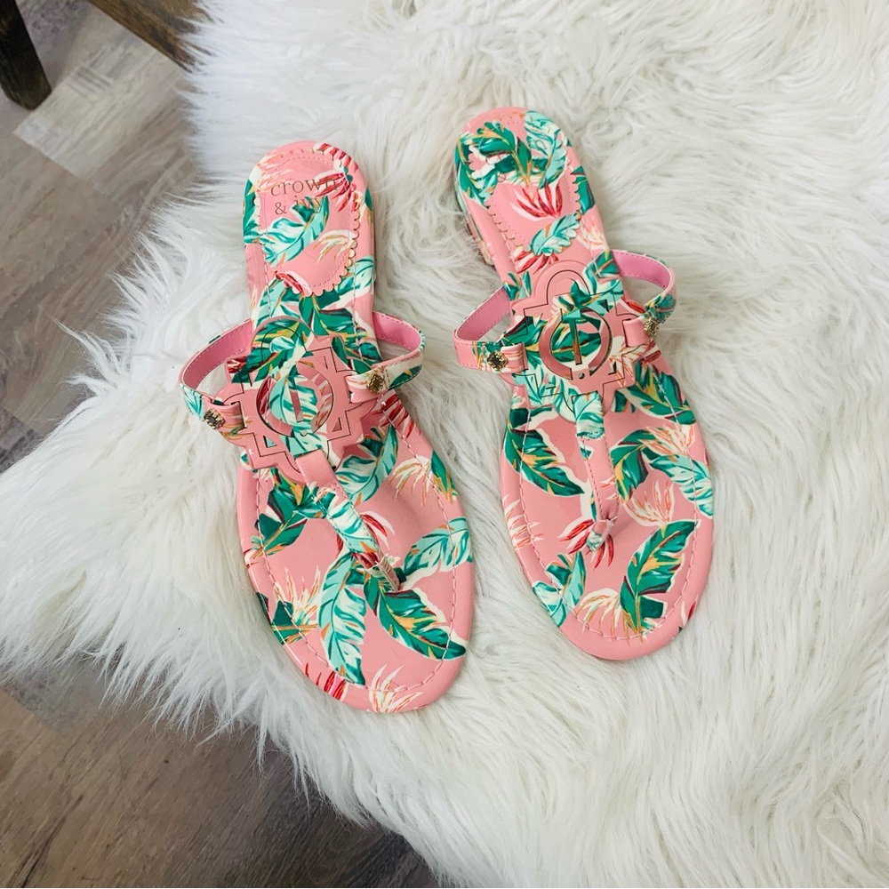Crown & Ivy Wylie Pink Tropical Patterned Sandals